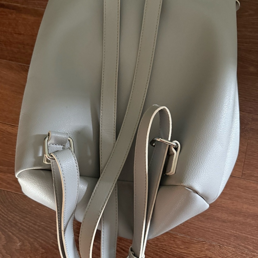 Chic Light Gray Backpack - image 4